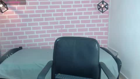 Snapshot of emy_0 chatting on January 23, 2025, 7:40 pm Emy online show from January 23, 2025, 7:40 pm