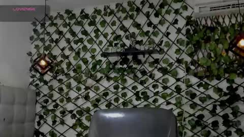 Snapshot of emy_0 chatting on January 6, 2026, 7:06 pm Emy online show from January 6, 2026, 7:06 pm