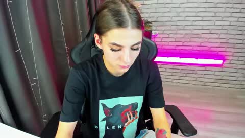 Snapshot of emy__angel chatting on February 1, 2025, 3:52 am emy__angel online show from February 1, 2025, 3:52 am