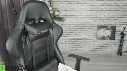 Snapshot of emy__angel chatting on December 19, 2025, 12:39 am emy__angel online show from December 19, 2025, 12:39 am