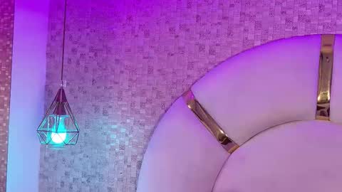 Emy  online show from February 5, 2026, 11:48 am