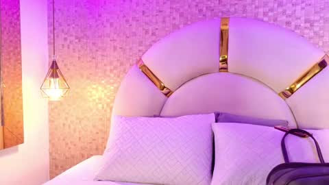 Emy  online show from April 14, 2026, 11:38 am