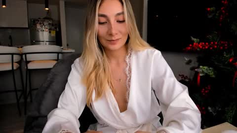 emyconneer online show from December 10, 2024, 9:33 pm