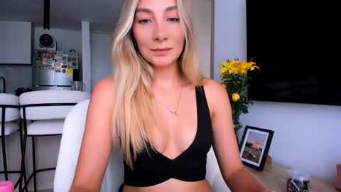 emyconneer online show from January 7, 2025, 8:21 pm