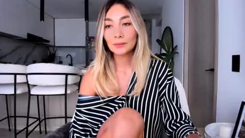 emyconneer online show from February 22, 2025, 9:15 pm