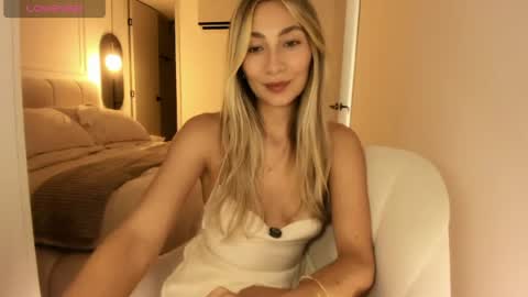 Snapshot of emyconneer chatting on June 1, 2026, 10:00 pm emyconneer online show from June 1, 2026, 10:00 pm