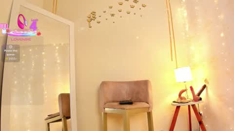 EMYLY  online show from November 19, 2025, 11:27 pm