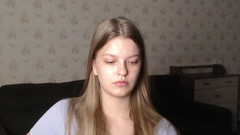 Snapshot of emysway chatting on December 22, 2024, 2:27 pm EmySway online show from December 22, 2024, 2:27 pm