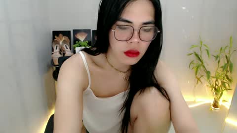 enchantress_mia03 online show from June 28, 2026, 9:32 pm