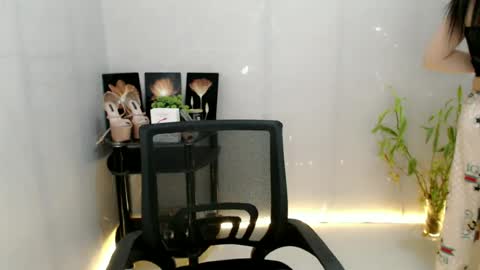 enchantress_mia03 online show from July 19, 2026, 6:17 am