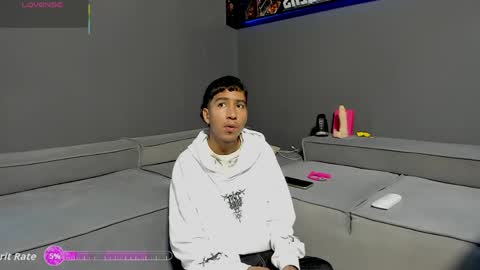 Snapshot of ender_h0tt chatting on May 30, 2026, 1:52 pm Ender online show from May 30, 2026, 1:52 pm