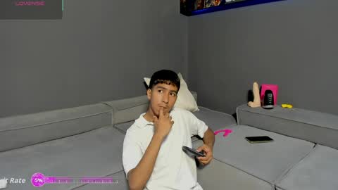 Snapshot of ender_h0tt chatting on June 2, 2026, 3:19 am Ender online show from June 2, 2026, 3:19 am