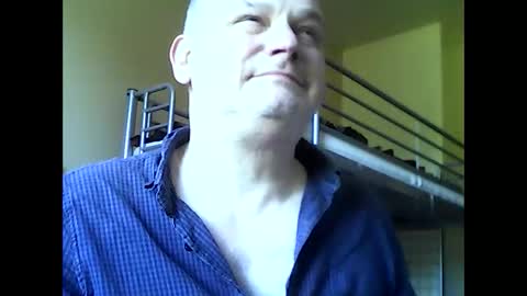 englishguysurrey online show from April 29, 2026, 9:57 am