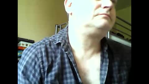 englishguysurrey online show from May 3, 2026, 7:25 am