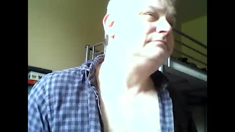 englishguysurrey online show from May 19, 2026, 10:21 am