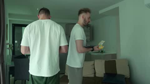 Snapshot of enjohnny chatting on February 8, 2026, 1:53 am Johnny online show from February 8, 2026, 1:53 am