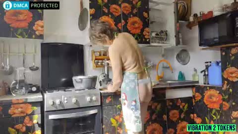 Snapshot of enjoymomentsunshine chatting on July 10, 2026, 6:07 am Angel-wife 53 yrs and Eruption- husband 39 yrs online show from July 10, 2026, 6:07 am