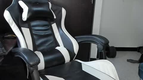 enjoymycock99 online show from February 18, 2025, 4:05 pm