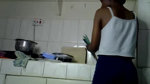 enkarxx online show from April 23, 2026, 8:11 pm