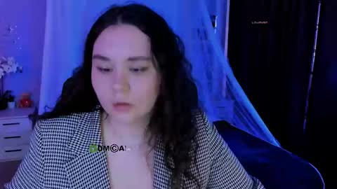 enny_mrr_ online show from April 29, 2026, 3:05 pm