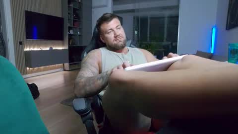 Erik online show from February 27, 2026, 9:04 pm