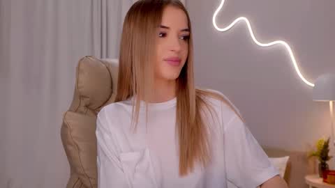 Snapshot of entya chatting on February 14, 2026, 8:33 am entya online show from February 14, 2026, 8:33 am