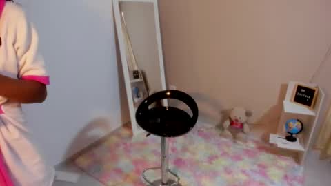 Snapshot of enyelsalas2 chatting on February 12, 2025, 12:12 pm Angela online show from February 12, 2025, 12:12 pm