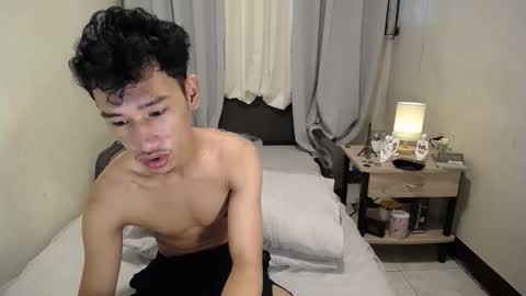 Snapshot of enzinoxx2024 chatting on October 24, 2025, 12:30 am enzo online show from October 24, 2025, 12:30 am