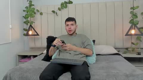 Snapshot of enzo_rivas chatting on November 1, 2025, 2:52 pm ENZO online show from November 1, 2025, 2:52 pm