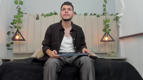 Snapshot of enzo_rivas chatting on November 6, 2025, 2:18 pm ENZO online show from November 6, 2025, 2:18 pm