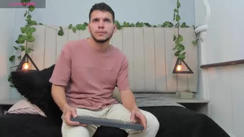 Snapshot of enzo_rivas chatting on November 11, 2025, 3:23 pm ENZO online show from November 11, 2025, 3:23 pm