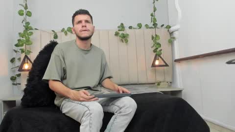 Snapshot of enzo_rivas chatting on November 13, 2025, 2:27 pm ENZO online show from November 13, 2025, 2:27 pm