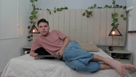 Snapshot of enzo_rivas chatting on November 28, 2025, 2:42 pm ENZO online show from November 28, 2025, 2:42 pm