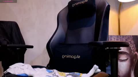 enzo_steel online show from February 7, 2026, 8:23 pm