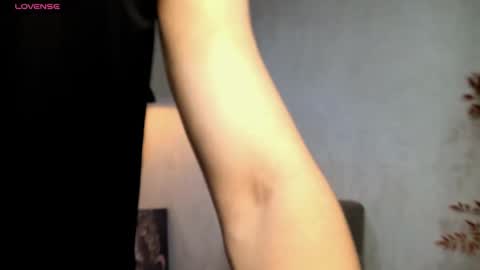 enzo_steel online show from June 5, 2026, 8:58 pm