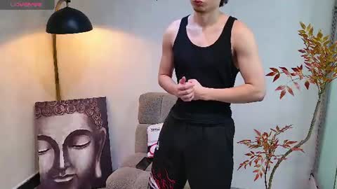 enzo_steel online show from June 11, 2026, 11:19 am