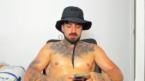 Snapshot of enzoaren chatting on October 19, 2025, 1:28 am Enzo Aren online show from October 19, 2025, 1:28 am