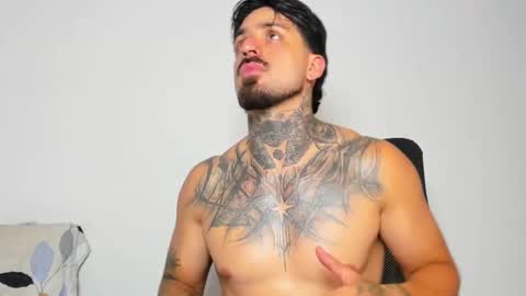 Snapshot of enzoaren chatting on October 21, 2025, 12:11 am Enzo Aren online show from October 21, 2025, 12:11 am