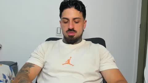 Snapshot of enzoaren chatting on October 29, 2025, 11:50 pm Enzo Aren online show from October 29, 2025, 11:50 pm