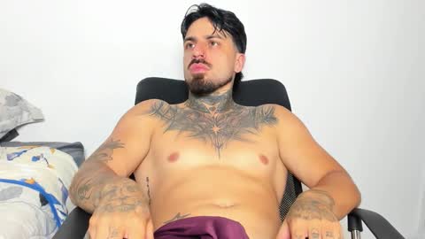 Snapshot of enzoaren chatting on October 31, 2025, 12:22 am Enzo Aren online show from October 31, 2025, 12:22 am