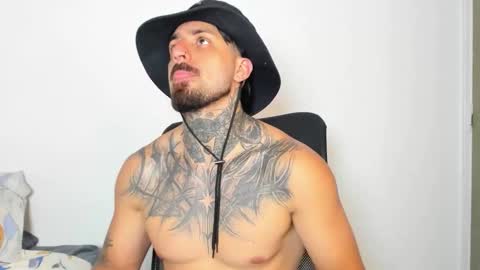 Snapshot of enzoaren chatting on October 31, 2025, 11:28 pm Enzo Aren online show from October 31, 2025, 11:28 pm