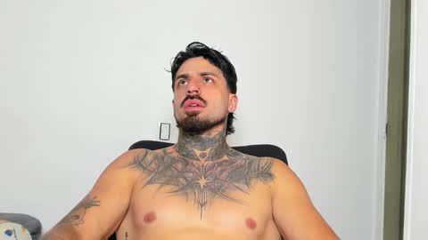 Snapshot of enzoaren chatting on November 8, 2025, 10:30 pm Enzo Aren online show from November 8, 2025, 10:30 pm