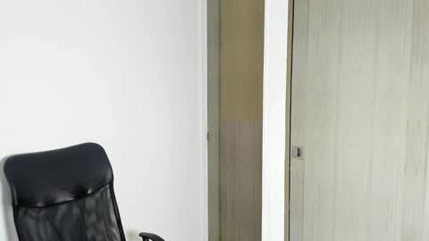 Snapshot of enzoaren chatting on November 13, 2025, 6:18 pm Enzo Aren online show from November 13, 2025, 6:18 pm