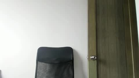 Snapshot of enzoaren chatting on November 27, 2025, 7:38 pm Enzo Aren online show from November 27, 2025, 7:38 pm