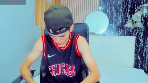 enzoo_smith online show from July 22, 2026, 7:16 pm