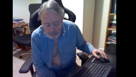 Snapshot of erasmus_d chatting on November 20, 2025, 6:18 pm erasmus_d online show from November 20, 2025, 6:18 pm
