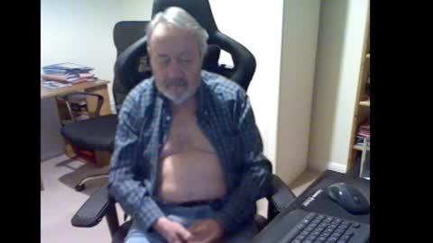 Snapshot of erasmus_d chatting on November 25, 2025, 6:52 pm erasmus_d online show from November 25, 2025, 6:52 pm