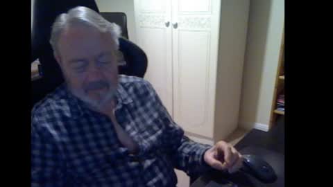 Snapshot of erasmus_d chatting on November 27, 2025, 5:15 pm erasmus_d online show from November 27, 2025, 5:15 pm