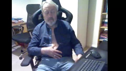 Snapshot of erasmus_d chatting on November 30, 2025, 5:39 pm erasmus_d online show from November 30, 2025, 5:39 pm