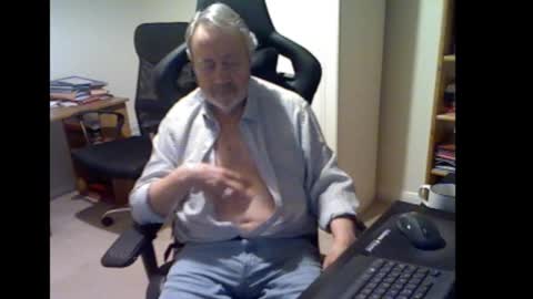 Snapshot of erasmus_d chatting on January 9, 2026, 5:48 pm erasmus_d online show from January 9, 2026, 5:48 pm